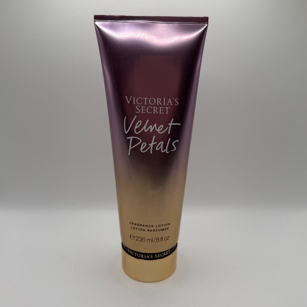 NWOB Victoria's Secret Velvet Petals Fragrance Body Lotion 236 ml / 8oz Parfumee